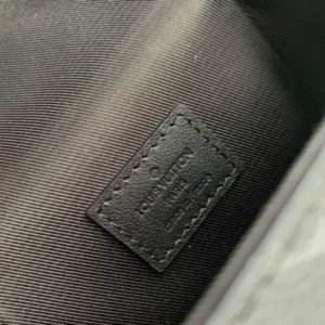 replica-aaa-louis-vuitton-vertical-trunk-wearable-wallet-m82070